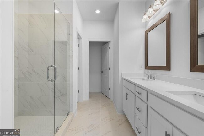 Foto del edificio - 5430 Howington Ct