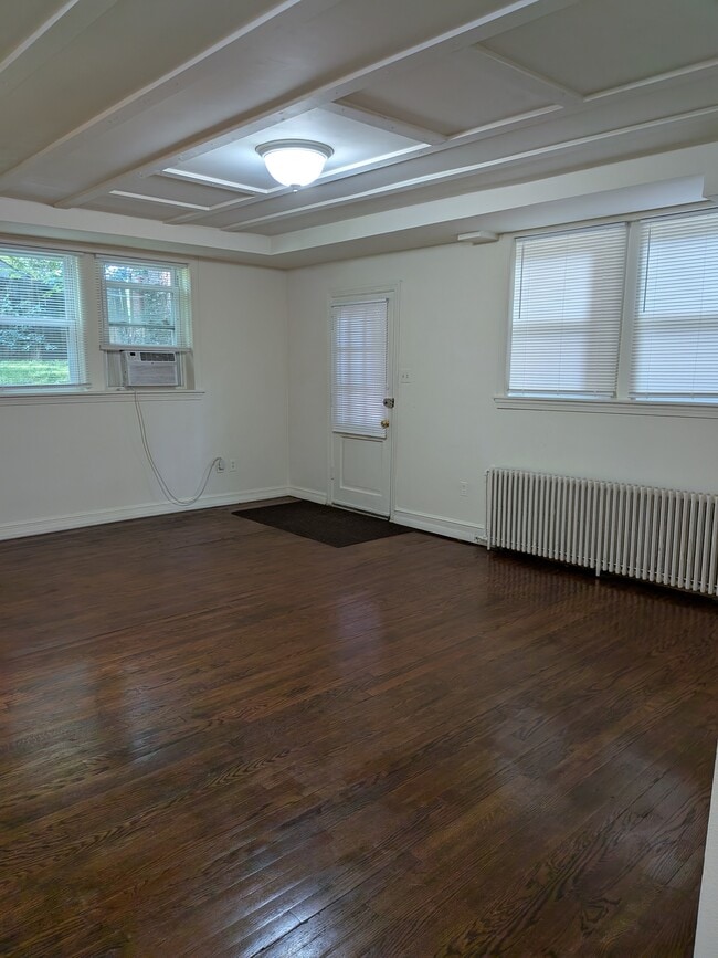 Building Photo - 8313 Eastridge Ave