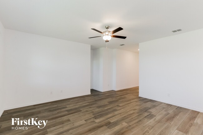 Building Photo - 5475 Montrose Dr