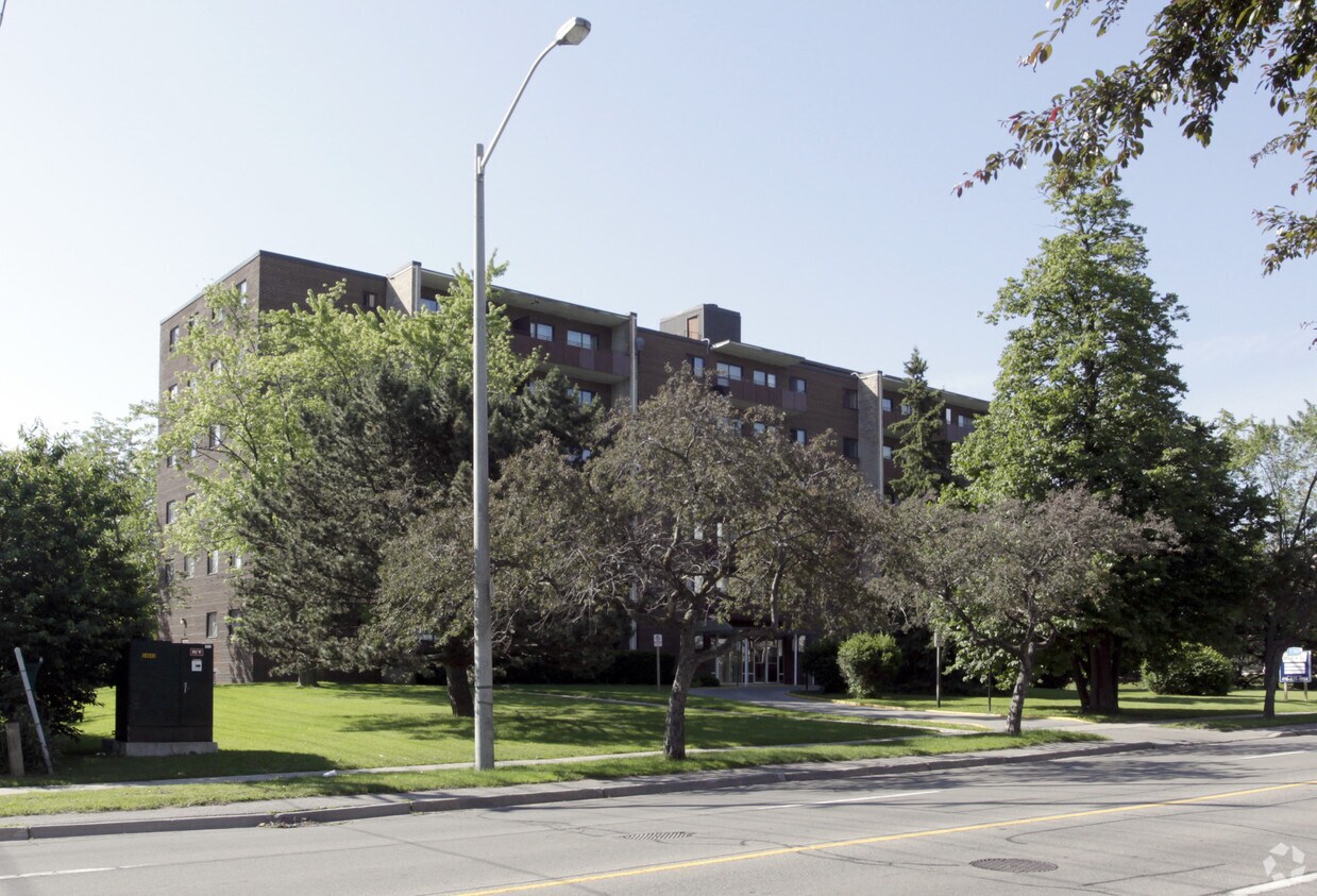 Primary Photo - 1780 Bloor St E