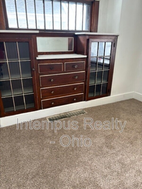 Foto del edificio - 633 Cassius Ave