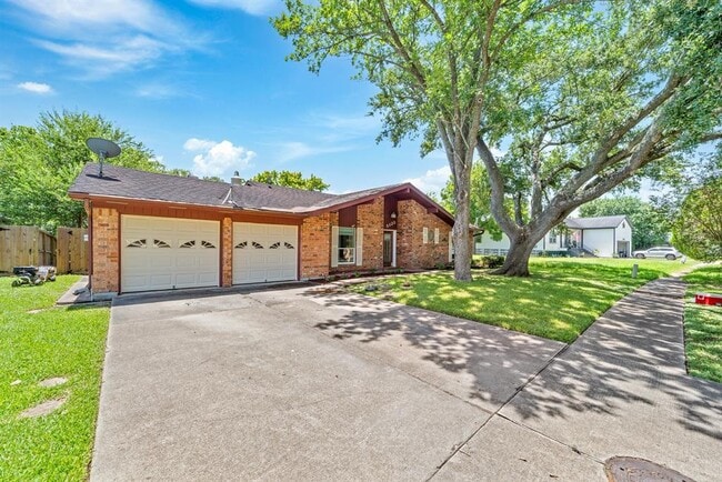 Building Photo - 5123 Shady Oaks Ln