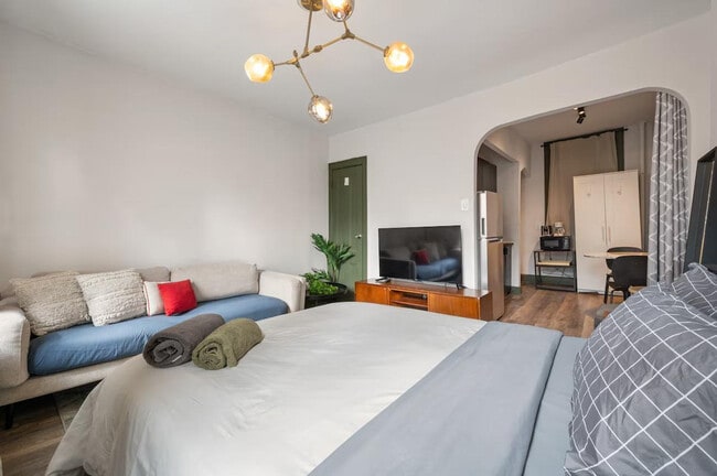 Building Photo - 330 E 61st St