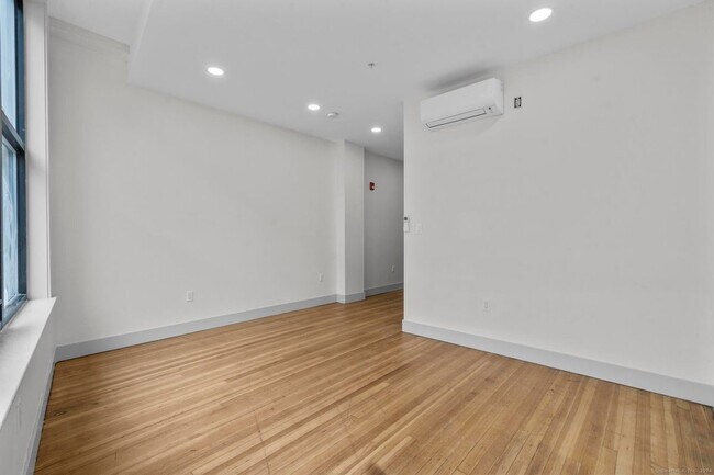 Foto del edificio - 111 Bank St