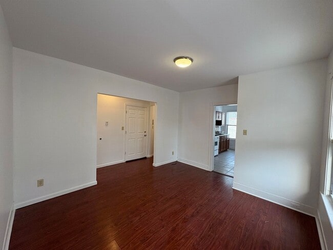 Building Photo - 814 28th St