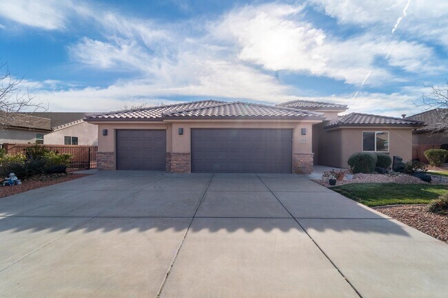 Building Photo - 311 W 200 S