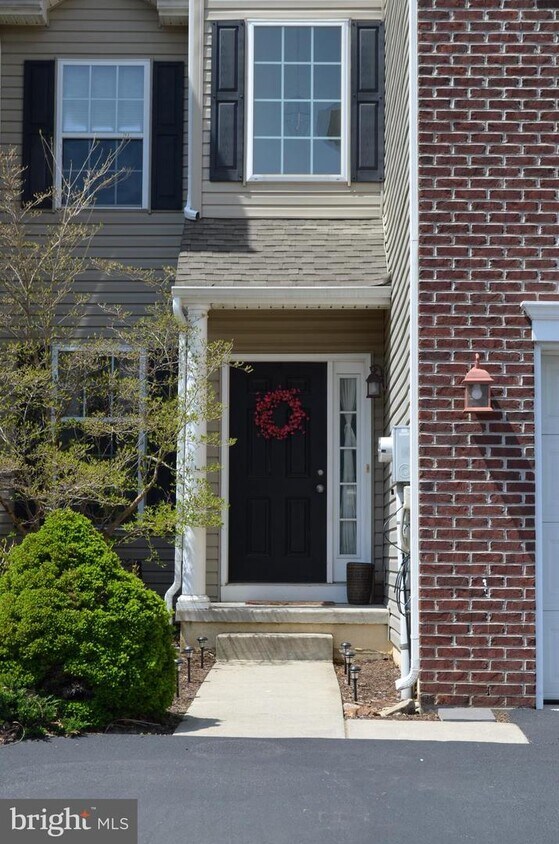 Primary Photo - 5255 Spring Ridge Dr E