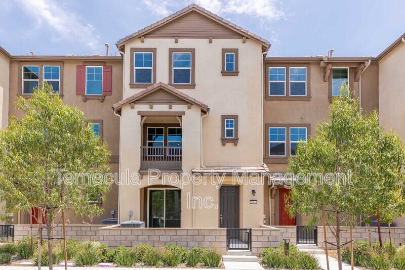 Foto principal - 28048 Oakdale Dr