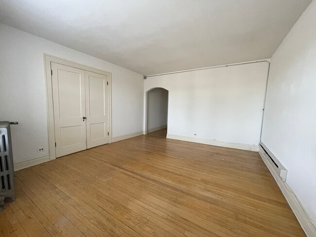 Building Photo - 28W573 Stafford Pl