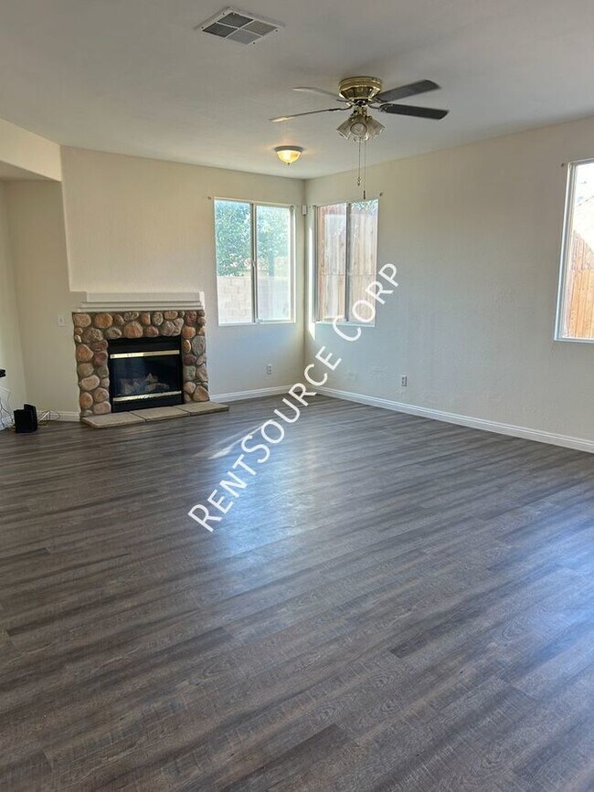 Foto del edificio - 4 bedroom, 2.5 bathroom home for rent in L...