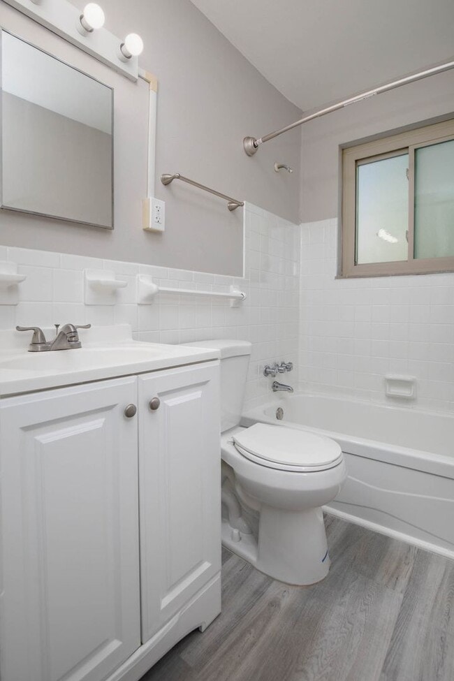 Building Photo - Renovated 1BD/1BATHS