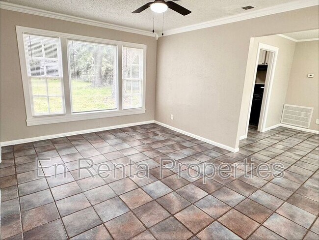Foto del edificio - 601 W Beach St