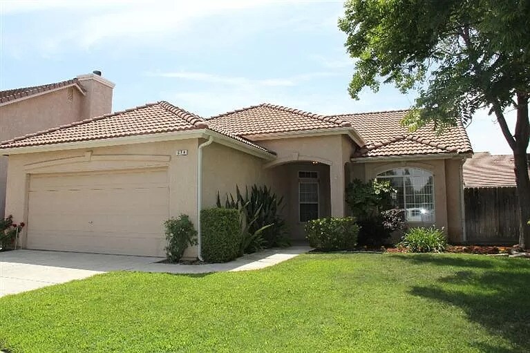 674 Applegate Ave, Clovis, CA 93611 House for Rent in Clovis, CA