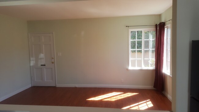 Building Photo - 3024 Livonia Ave