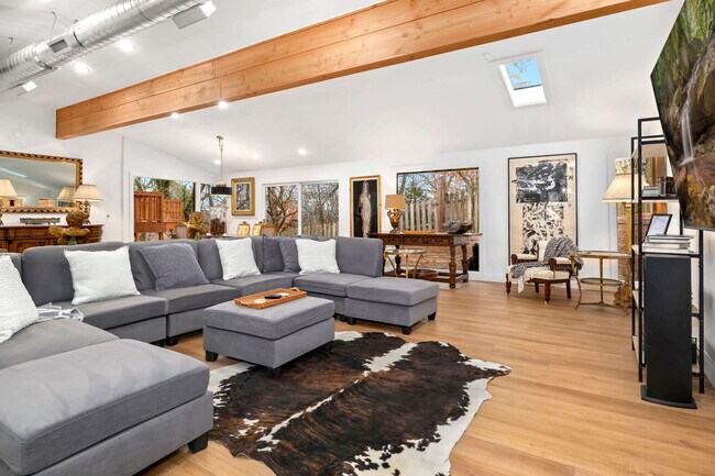 Foto del edificio - 1158 N Sunset Dr