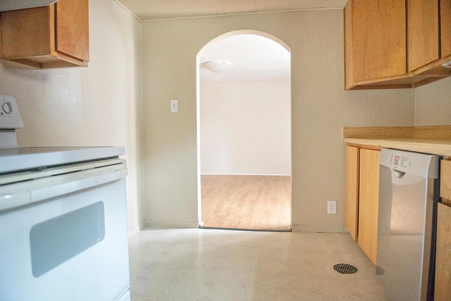 Building Photo - 1609 13th Avenue - B