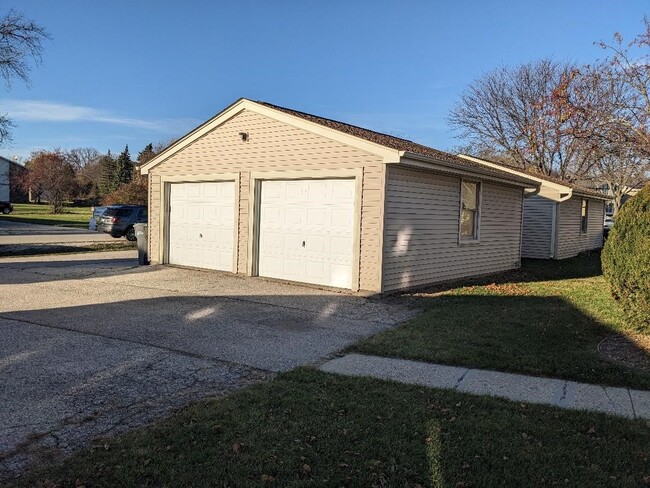 Garage w/opener - W150S6941 Cornell Cir