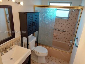 Building Photo - 180-112 15c