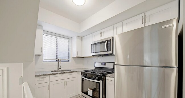 Building Photo - 20 Davis Ct