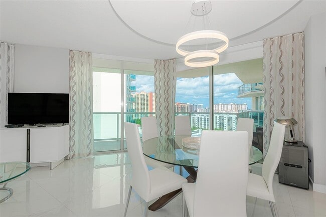 Foto del edificio - 200 Sunny Isles Blvd