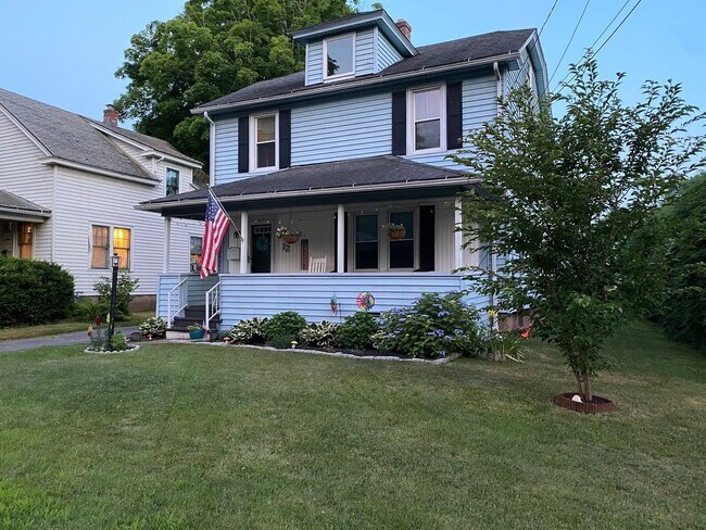 Foto del edificio - Charming 3BR House in Manchester