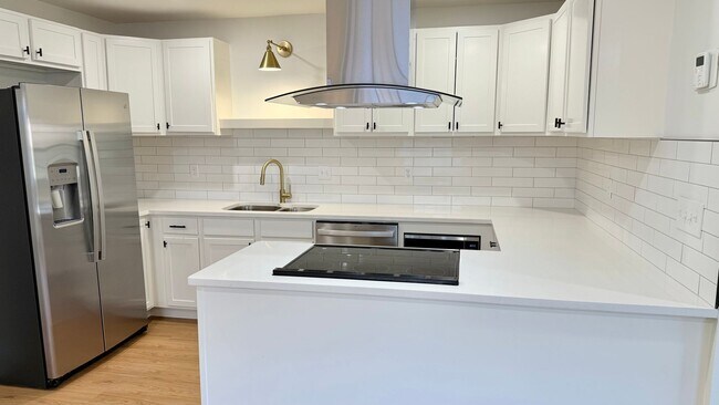 Foto del edificio - Fully Remodeled Home Near Penn and NW Expressway