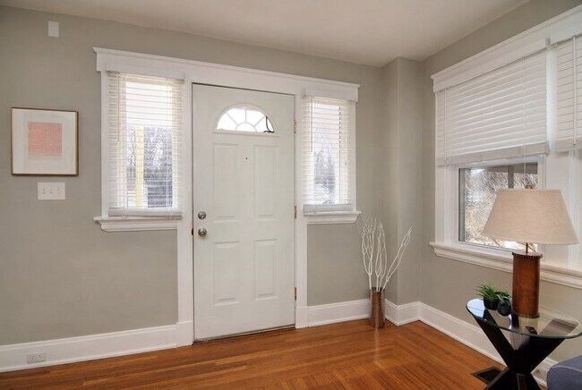 Building Photo - 4067 Paxton Ave
