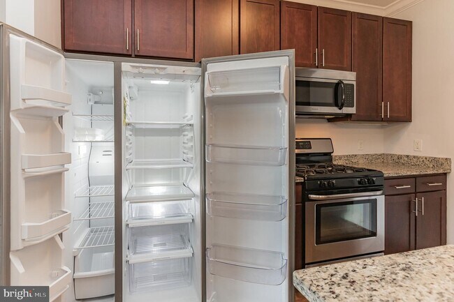 Foto del edificio - 6301 Edsall Rd