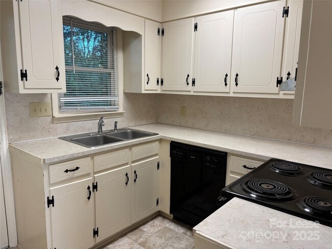 Building Photo - 124 Hillcrest Dr