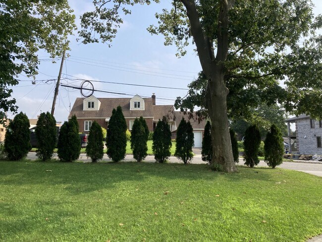 Building Photo - 16 Arleigh Dr