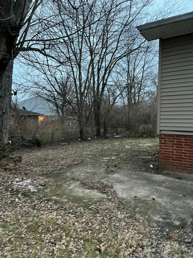 Building Photo - 2062 Hickorydale Dr