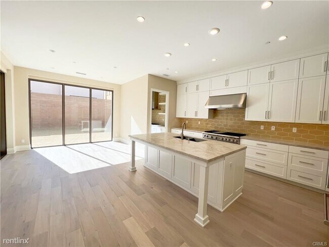 Building Photo - 5 br, 5.5 bath House - 116 Limone
