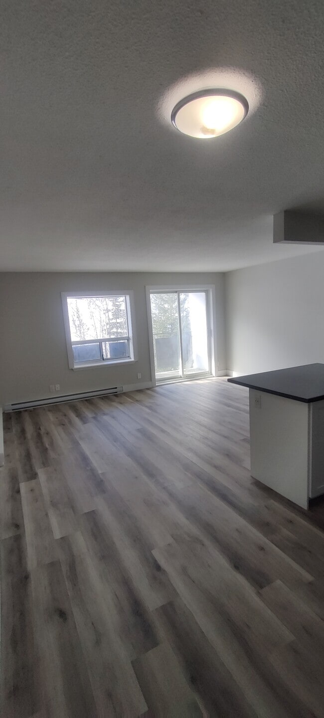 Building Photo - Spacious 3BR Apartment with Modern Finishes & Bright Open Layout