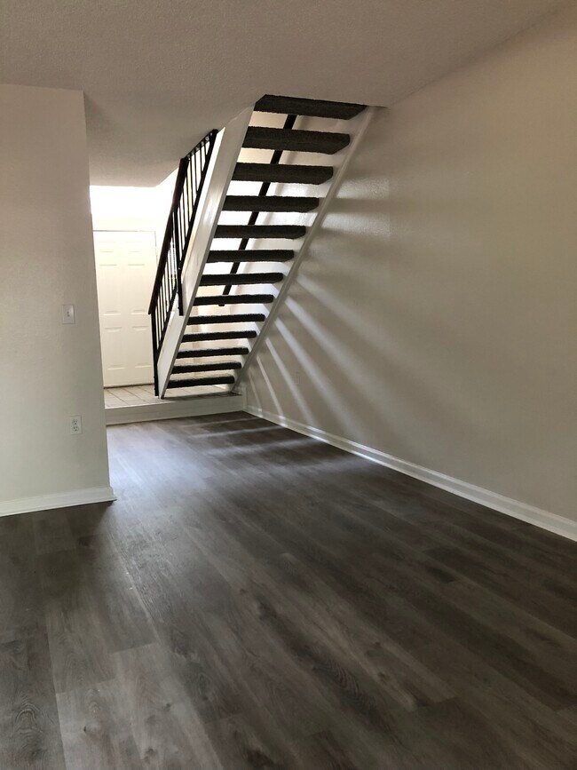 Building Photo - 7703 Falcon Rest Cir
