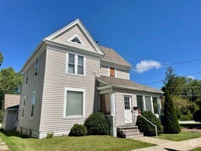 Building Photo - 244 Maple St