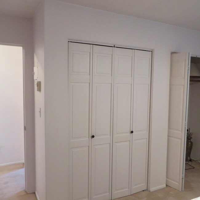 Building Photo - 1425 S Puget Dr