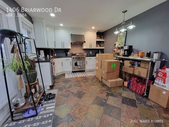 Building Photo - 1406 Briarwood Dr