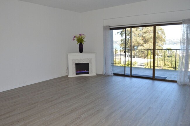 Foto del edificio - Beautifully Updated, 900 Sq Ft Sausalito C...