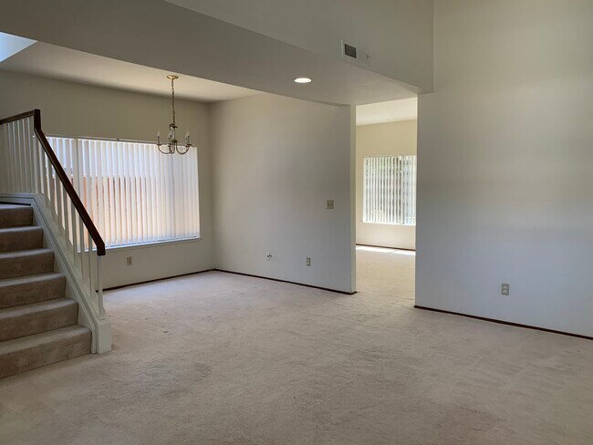 Building Photo - 867 Salt Lake Dr