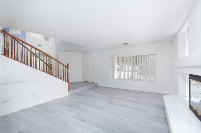 Building Photo - Enormous Silverado Ranch 5 br with pool an...