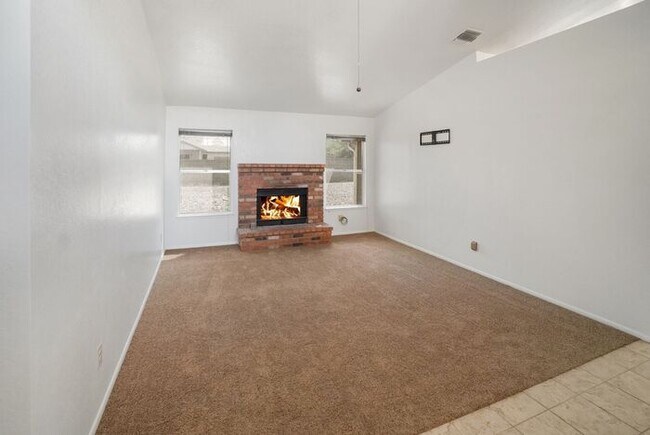 Foto del edificio - Southwest Area -3 bedroom, 2 bath Home wit...
