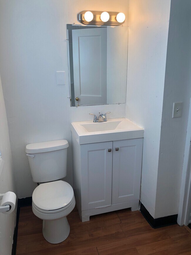 Bathroom - 5528 Dalewood Ave