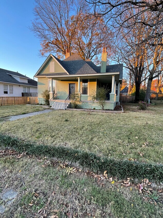 Primary Photo - 1616 Nelson Ave