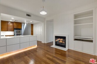Building Photo - 5625 Crescent Prk W