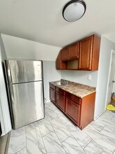 Building Photo - 1048 Grove St