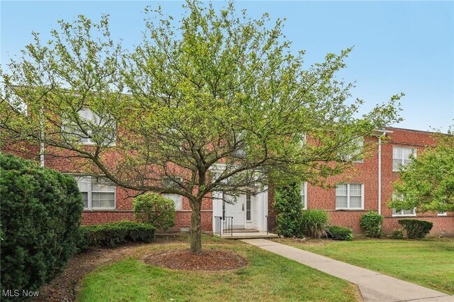 Foto del edificio - 3279 Warrensville Center Rd