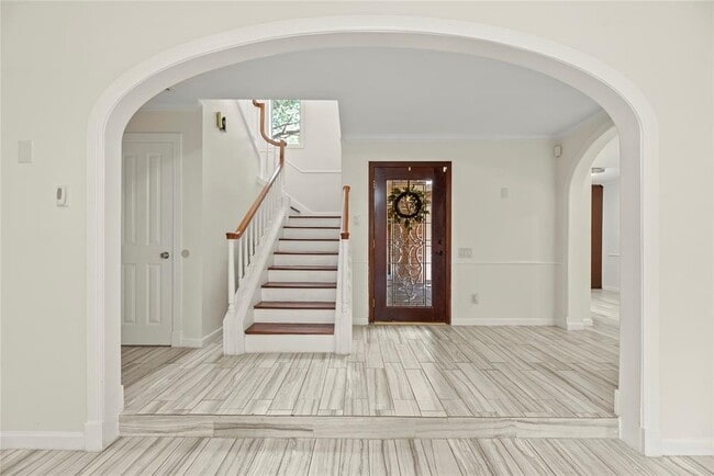 Building Photo - 201 Vanderpool Ln