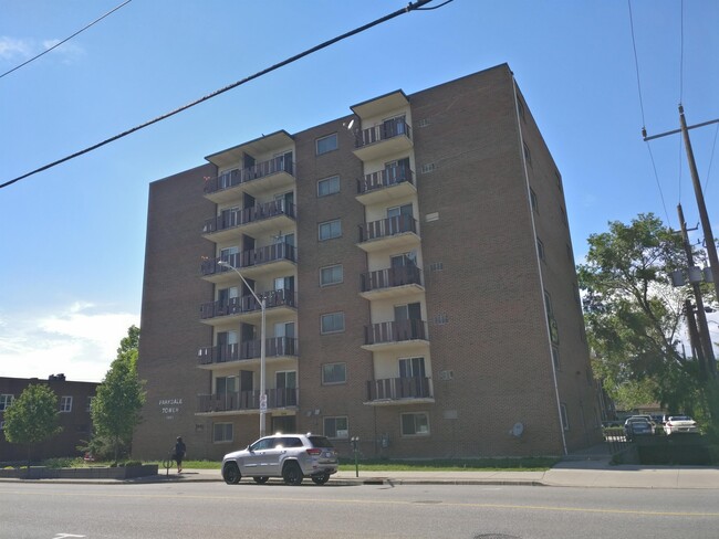 Building Photo - 1980 Wyandotte St W