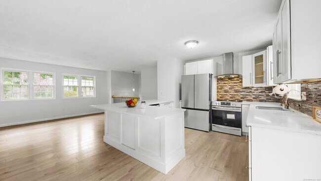 Building Photo - 77 White Pine Rd