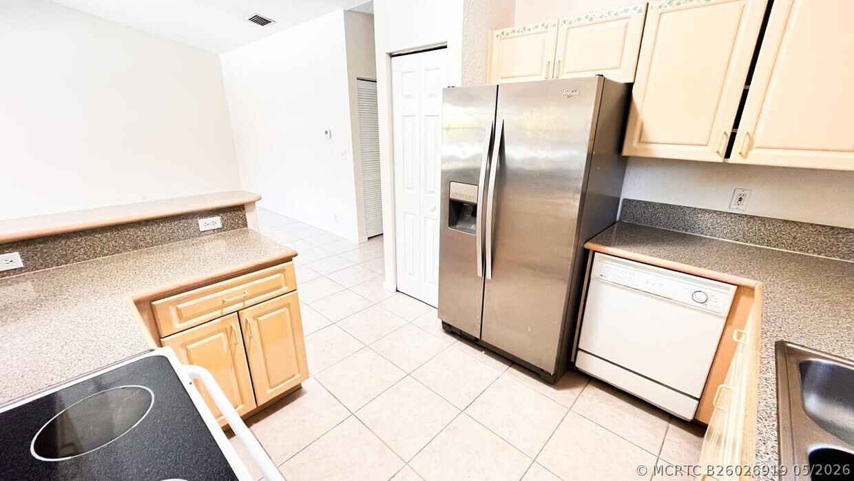 Building Photo - 1440 Hawthorne Pl